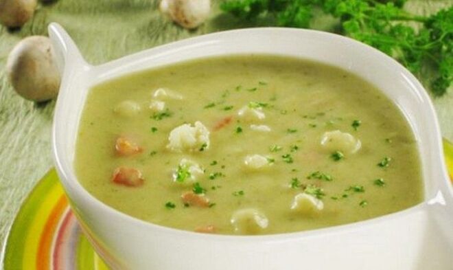 ซุปผักในเมนูอาหารสำหรับตับอ่อนอักเสบตับอ่อน